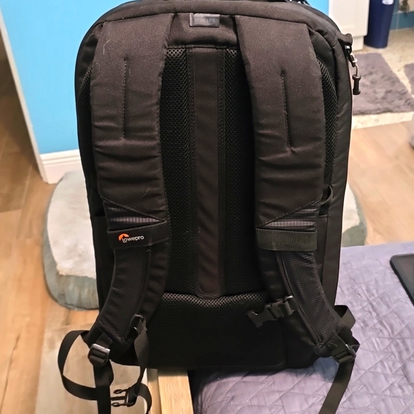Lowepro camera backpack - Picture 4 of 4